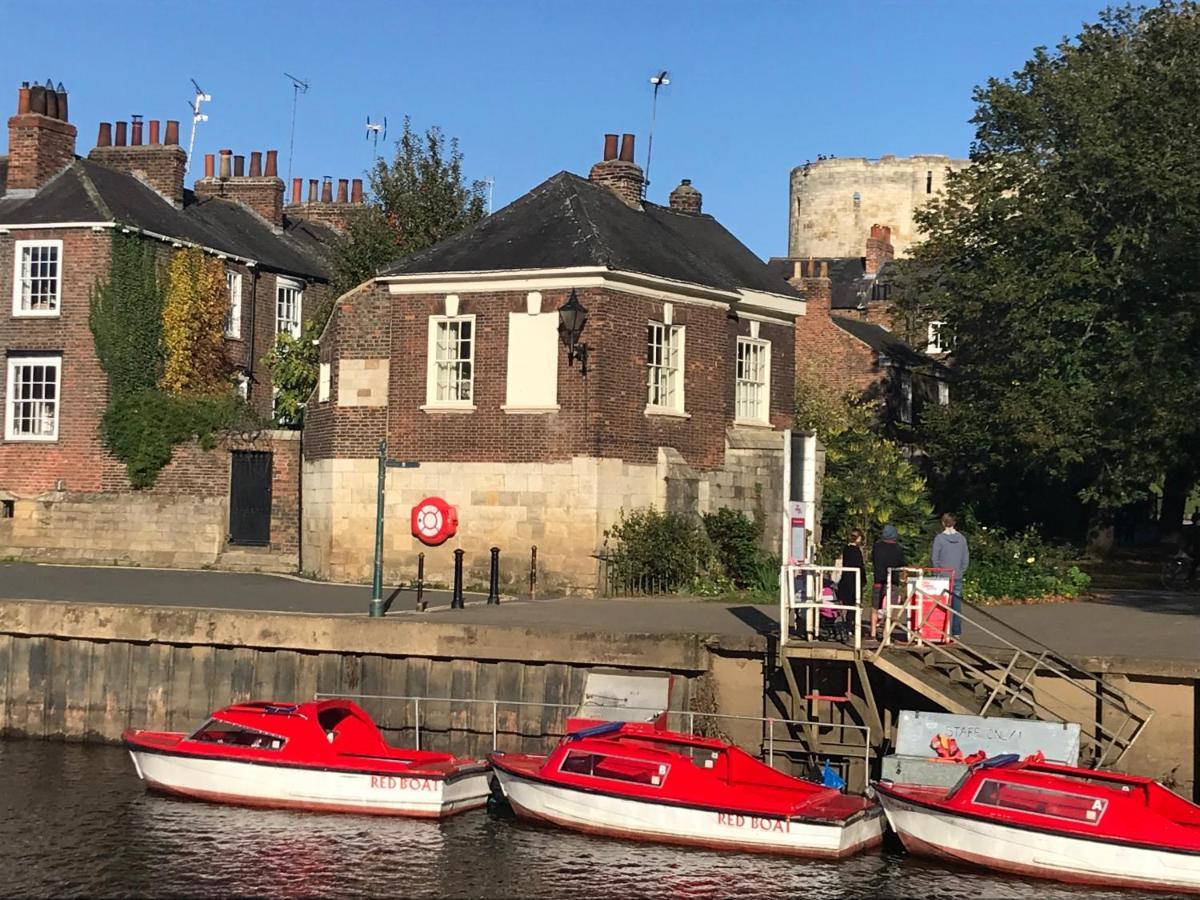 The Davey Tower, Medieval Riverside House York Exterior foto
